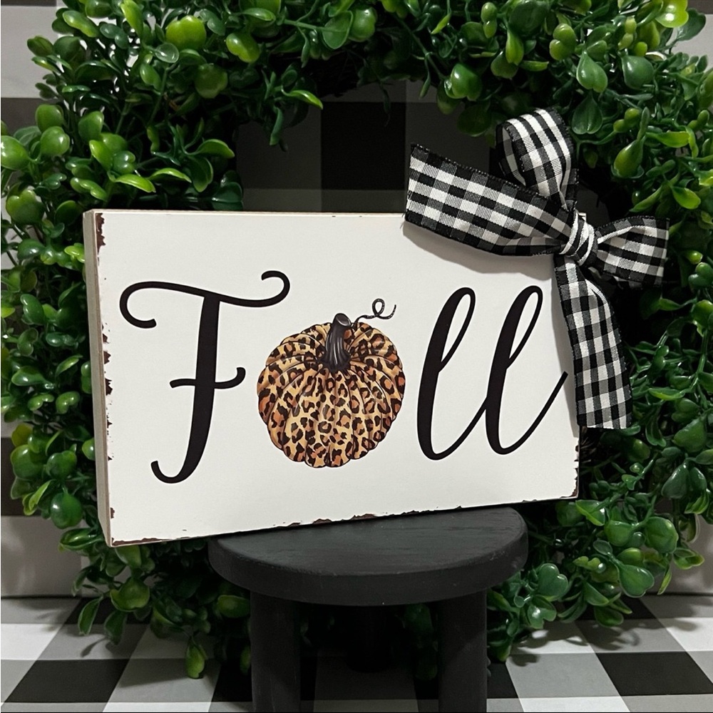 Fall Harvest Leopard Pumpkin
Box Sign Decoration